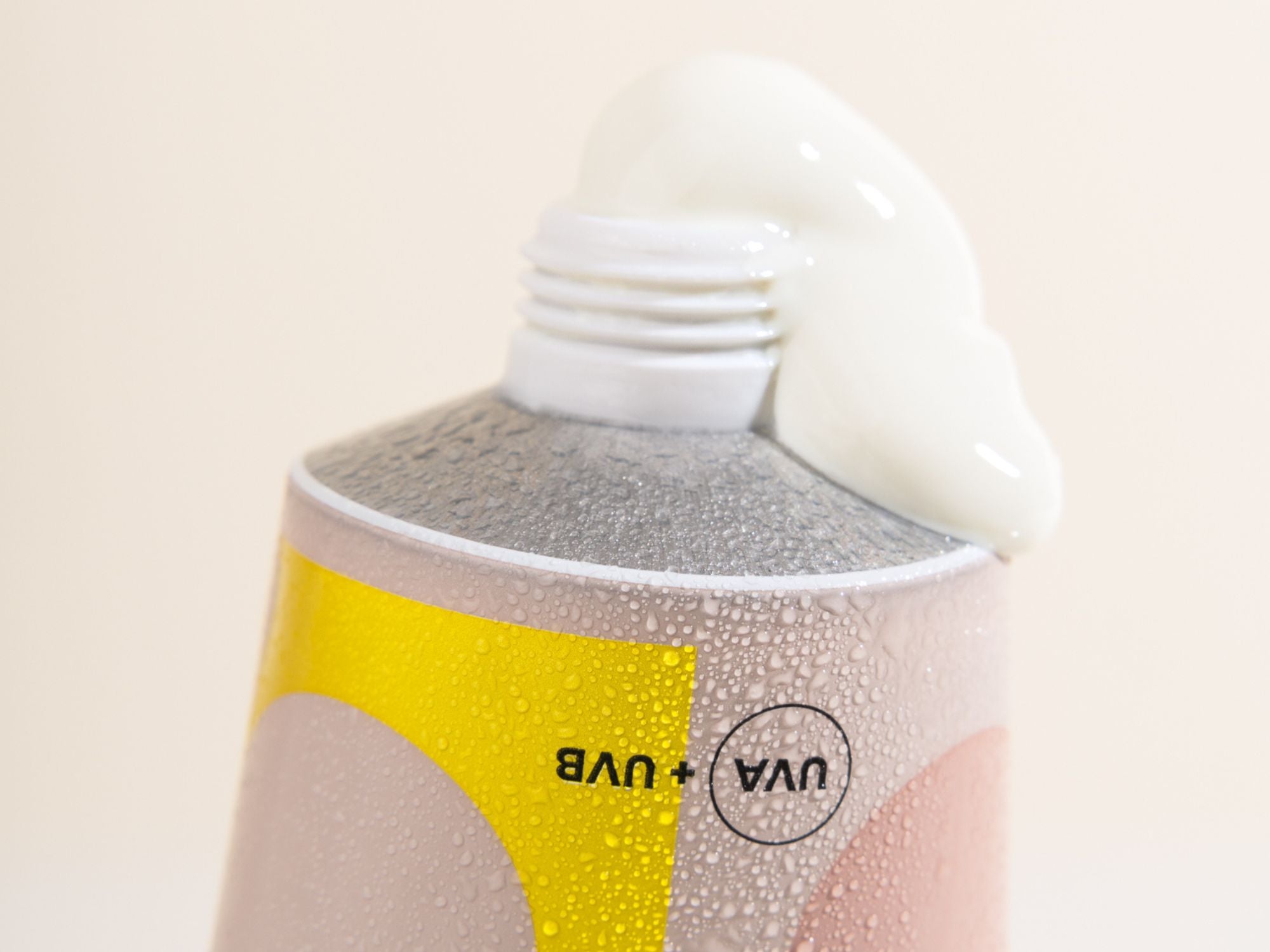 Acné et Soleil : Les Effets des UV sur la Peau