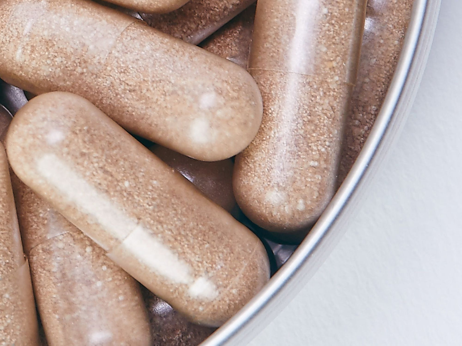 Microbiote Intestinal & Acné : Quel Lien ? Skin & Out