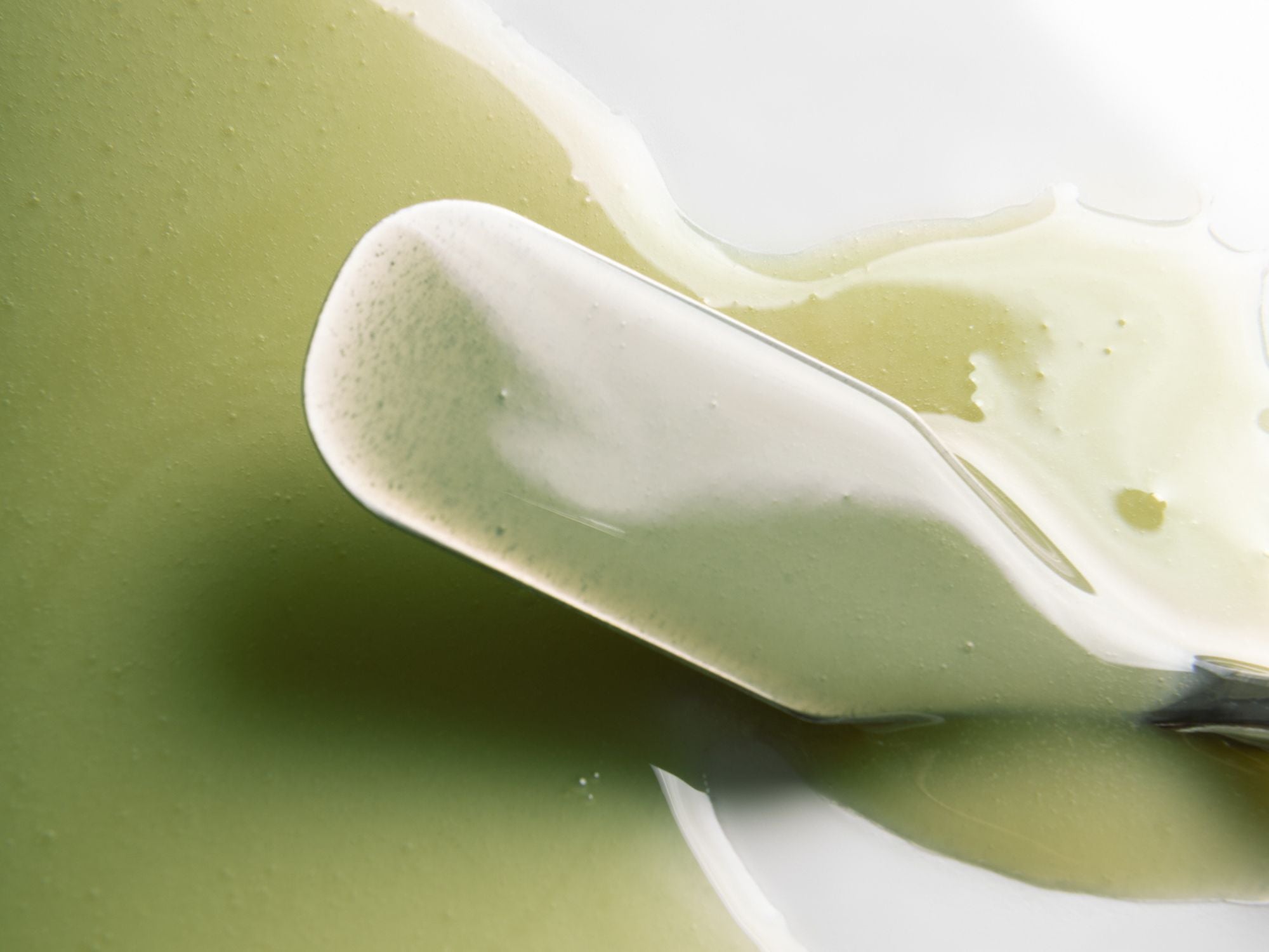 Acné et points noirs : les erreurs à éviter - Skin & Out